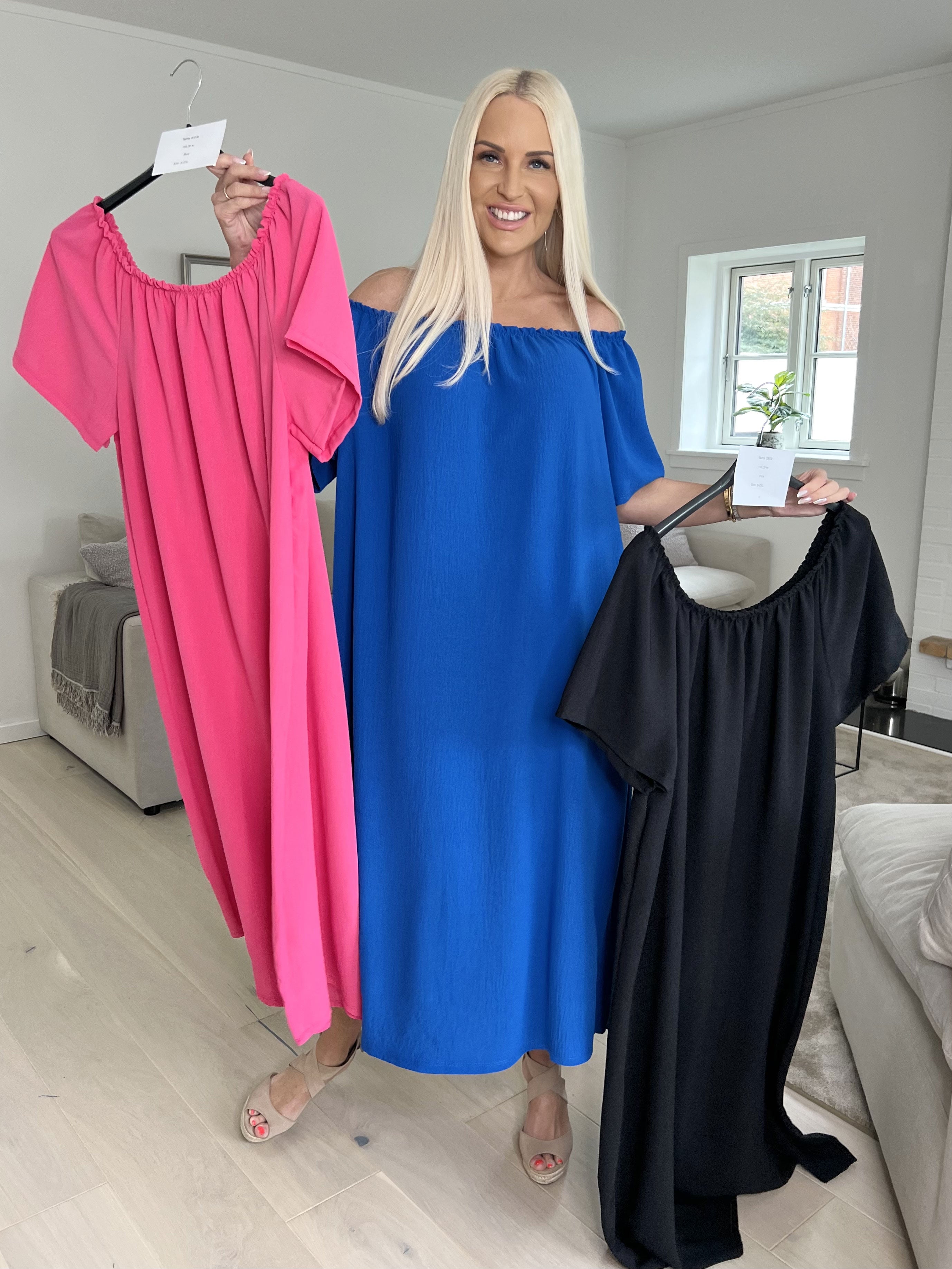 Taima - Lang ensfarvet kjole med elastikkant